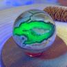 Vulkanachatkugel: Heilkristall mit UV-Fluoreszenz