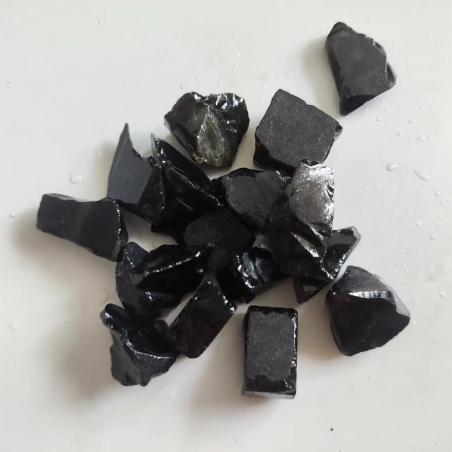 Siyah Obsidyen Kristali: Doğal Şifa ve Dekoratif Taş