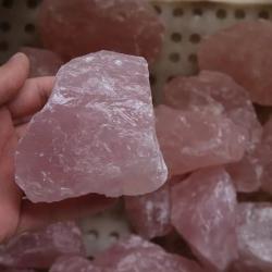 Cristal de quartz rose brut - Pierre de guérison et d'énergie naturelle