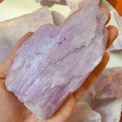 Ham Pembe Kunzit Kristali: Doğal Reiki Şifa Örneği