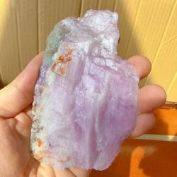 Ham Pembe Kunzit Kristali: Doğal Reiki Şifa Örneği