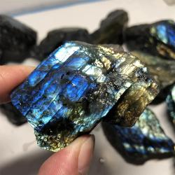 Cristalli di labradorite: pietre curative Reiki per decorazioni e acquari