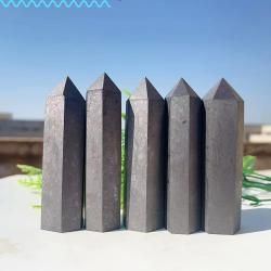 Schwarzer Schungitturm: Kraftvolle Energieheilung & Meditation