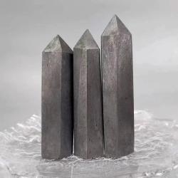 Schwarzer Schungitturm: Kraftvolle Energieheilung & Meditation