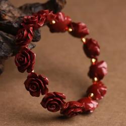 Luxuriöses Armband mit roten Zinnoberrosenperlen | Designergeschenk