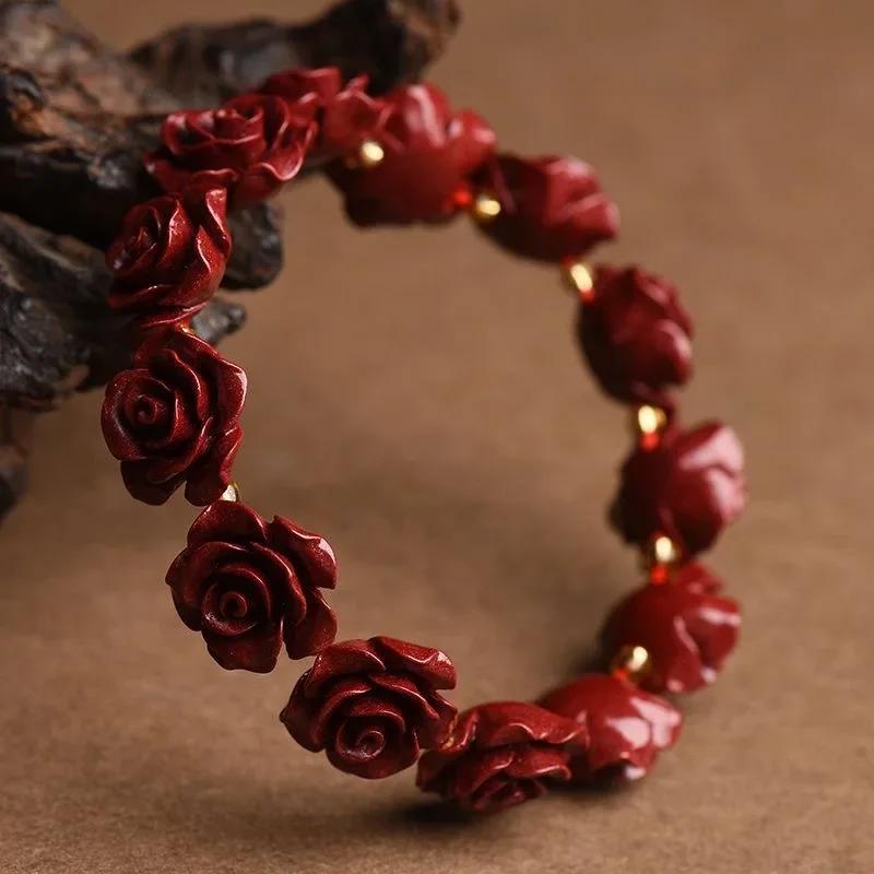 Luxuriöses Armband mit roten Zinnoberrosenperlen | Designergeschenk