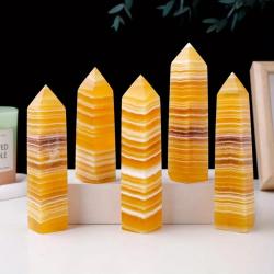 Tour de calcite jaune : Énergie positive et décoration intérieure dynamique