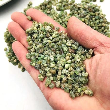 Ham Demantoid Garnet Parçaları: 50g Şifalı Kristaller ve Dekoratif Malzeme