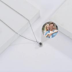 Collana con foto personalizzata: Proietta il tuo amore (100 lingue)