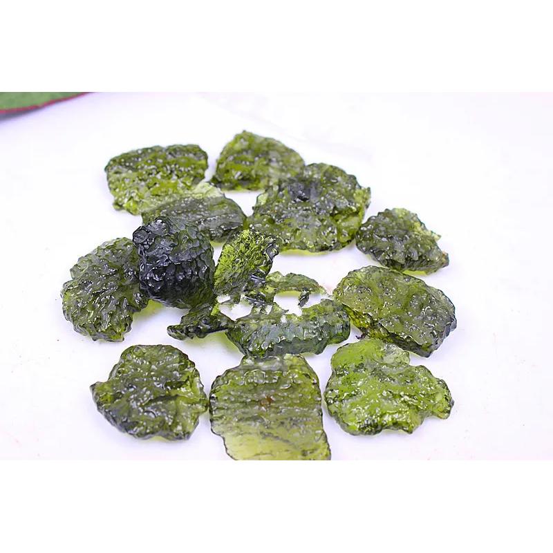 Pendentif en moldavite - Pierre d'énergie naturelle | Lot de 5 à 6 g