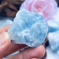 Amas de cristaux de calcite bleue : Reiki et guérison spirituelle