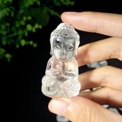 Sitzender Buddha aus klarem Quarz – Natürliche Schnitzerei und Heilkristall