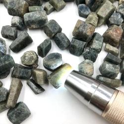 Ham Yeşil Korundum Kristaller: Reiki Enerjisi ve Ev Dekorasyonu