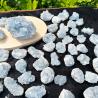 Cristallo di celestina naturale: pietra grezza e cluster di druse (3,5-4 cm)