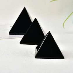 Doğal Obsidyen Piramit: Reiki Enerji Taşı Dekorasyonu