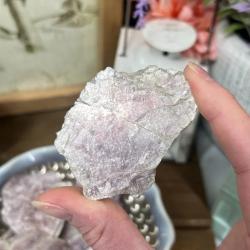 Tranche de lépidolite naturelle : cristal brut pour le Reiki et les chakras