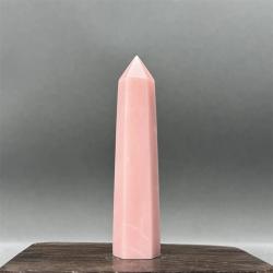 Obelisco di opale rosa: Reiki, meditazione e arredamento per la casa