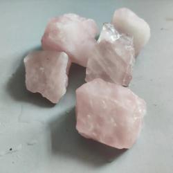 Pembe Kuvars Kristal Dekorasyon: Doğal Pembe Şifa ve Ev Enerjisi