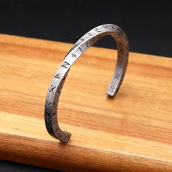 Bracciale con rune vichinghe | Gioielli Mobius Design in acciaio inossidabile