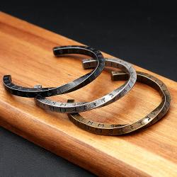 Bracciale con rune vichinghe | Gioielli Mobius Design in acciaio inossidabile