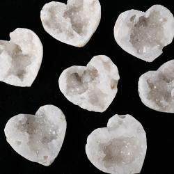 Amas de cristaux de quartz clair : Guérison énergétique et décoration intérieure