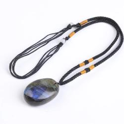 Collier en labradorite et pierre de lune : cristaux de guérison et d’équilibrage