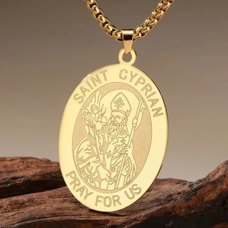 Collier avec médaille de Saint Cyprien : Protection et invocations puissantes