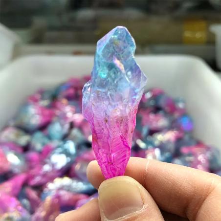 Pembe ve Mavi Kristal Uçlar: Reiki Dekorasyonu ve Akvaryum Taşları