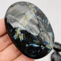 Pierres de paume en astrophylite : cristaux de guérison énergétique et de méditation