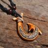 Collier ras du cou maori en os d'hameçon | Pendentif style vintage