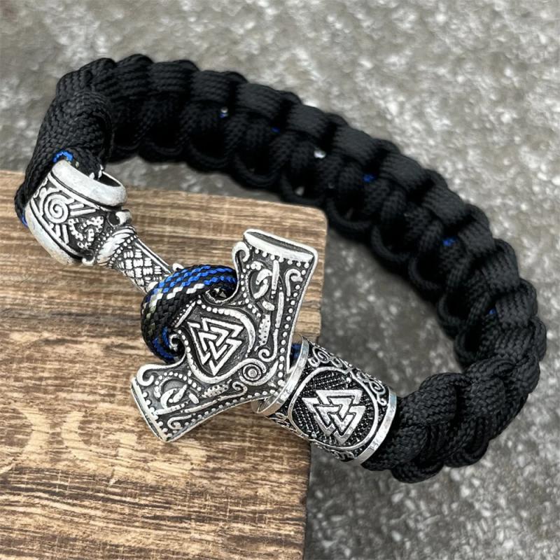 Bracciale con rune norrene Mjolnir: amuleto vichingo