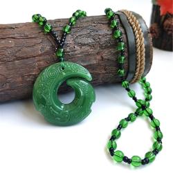 Ethnische Perlenkette: Retro-Anhänger mit Charme und Amulett