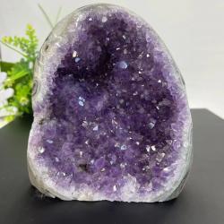 Géode de cristal d'améthyste : Quartz uruguayen brut pour la décoration intérieure et le Reiki