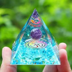 Pyramide d'orgonite en améthyste : Soins Reiki et harmonisation des chakras