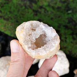 Géodes d'agate brute : cristaux naturels pour la guérison énergétique et la décoration