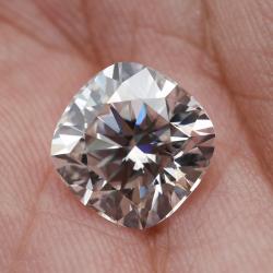 Parlak D Renk Moissanit Taşları - Çeşitli Kesimler (1.0-5.0 ct)