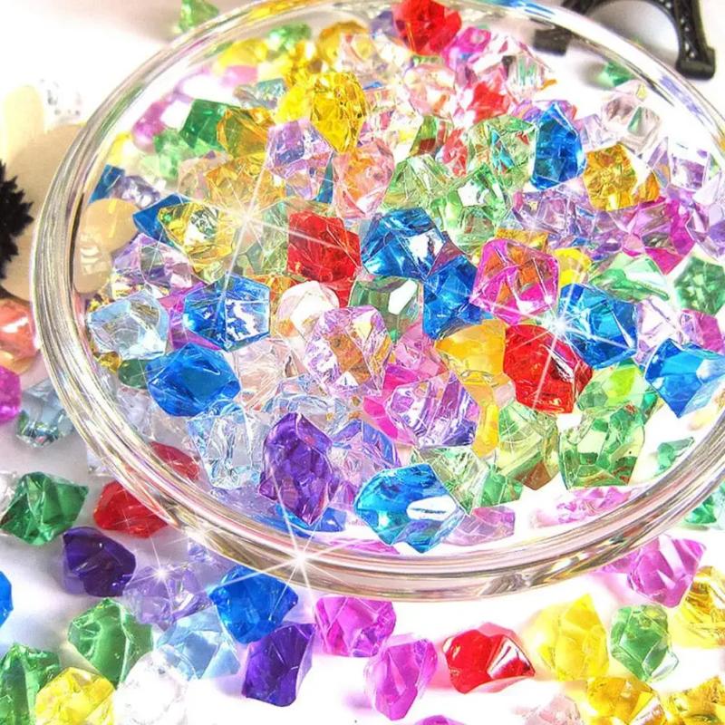 Pierres précieuses et cristaux en plastique colorés - 100 pièces pour les activités manuelles des enfants