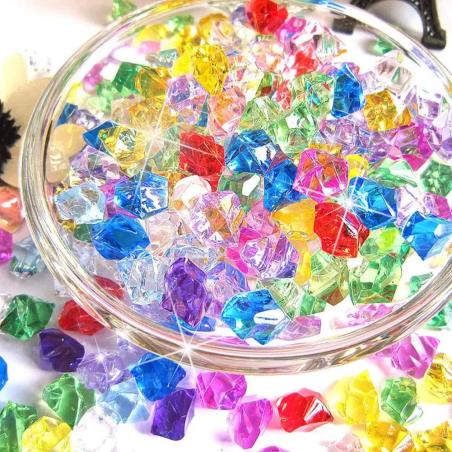 Pierres précieuses et cristaux en plastique colorés - 100 pièces pour les activités manuelles des enfants