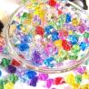 Pierres précieuses et cristaux en plastique colorés - 100 pièces pour les activités manuelles des enfants