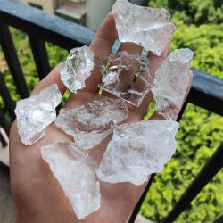 Cristal de quartz blanc pur - Naturel, brut et aux vertus Reiki