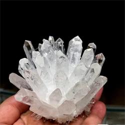 Cristaux de quartz blanc en grappes : Guérison et décoration naturelles