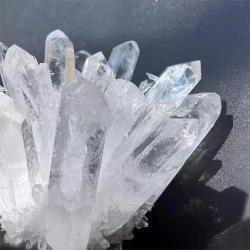 Cristaux de quartz blanc en grappes : Guérison et décoration naturelles