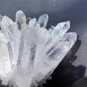 Cristaux de quartz blanc en grappes : Guérison et décoration naturelles