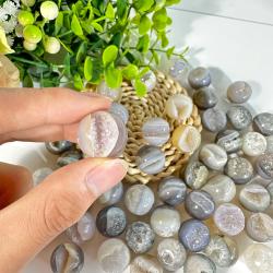 Géode sphérique en agate : Décoration en cristal naturel et bijoux à faire soi-même