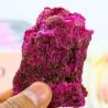 Corindon rouge scintillant : réactif aux UV, au rose et au vert