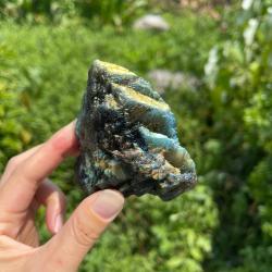 Cristaux de labradorite brute : pierres naturelles en gros pour la joaillerie