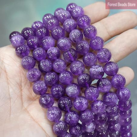 Perles d'améthyste : cristaux violets naturels pour la création de bijoux.