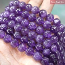 Perles d'améthyste : cristaux violets naturels pour la création de bijoux.