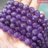 Perles d'améthyste : cristaux violets naturels pour la création de bijoux.