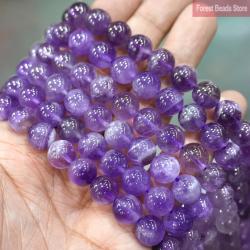 Perles d'améthyste : cristaux violets naturels pour la création de bijoux.